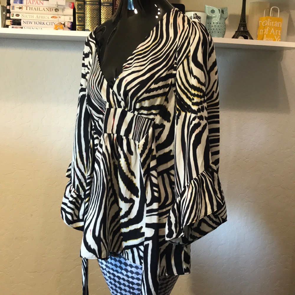 Rad Betsey Johnson tie back blouse